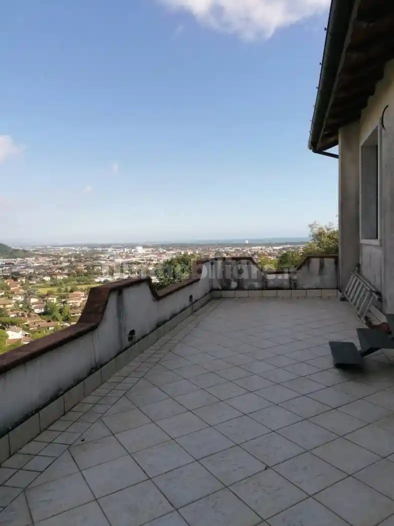 Casa indipendente in vendita a Carrara