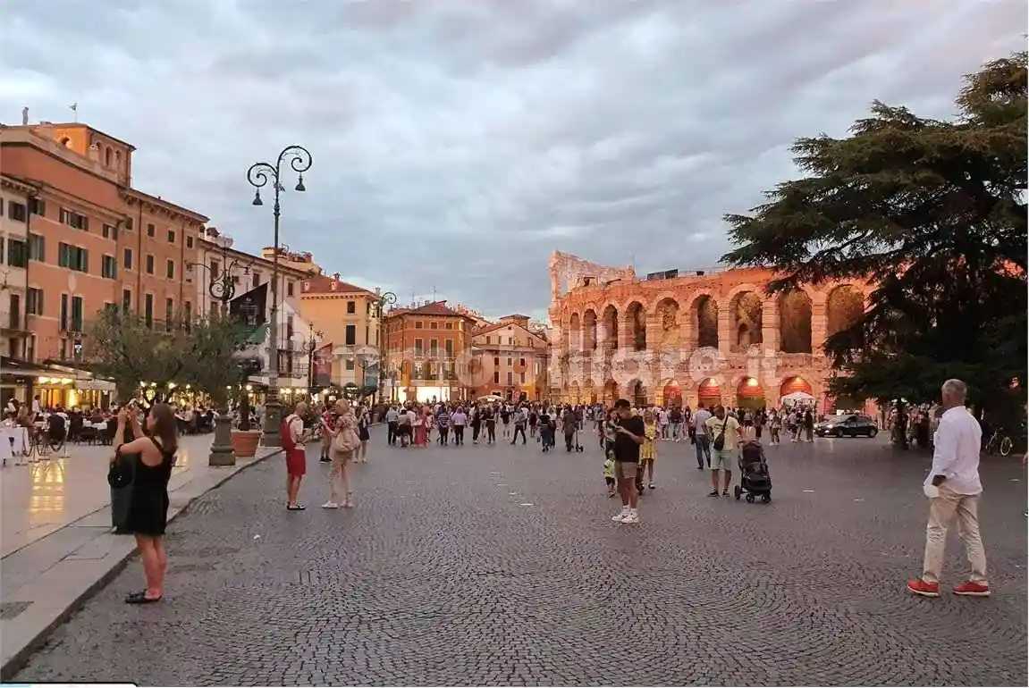 Palazzo - Edificio in vendita a Verona