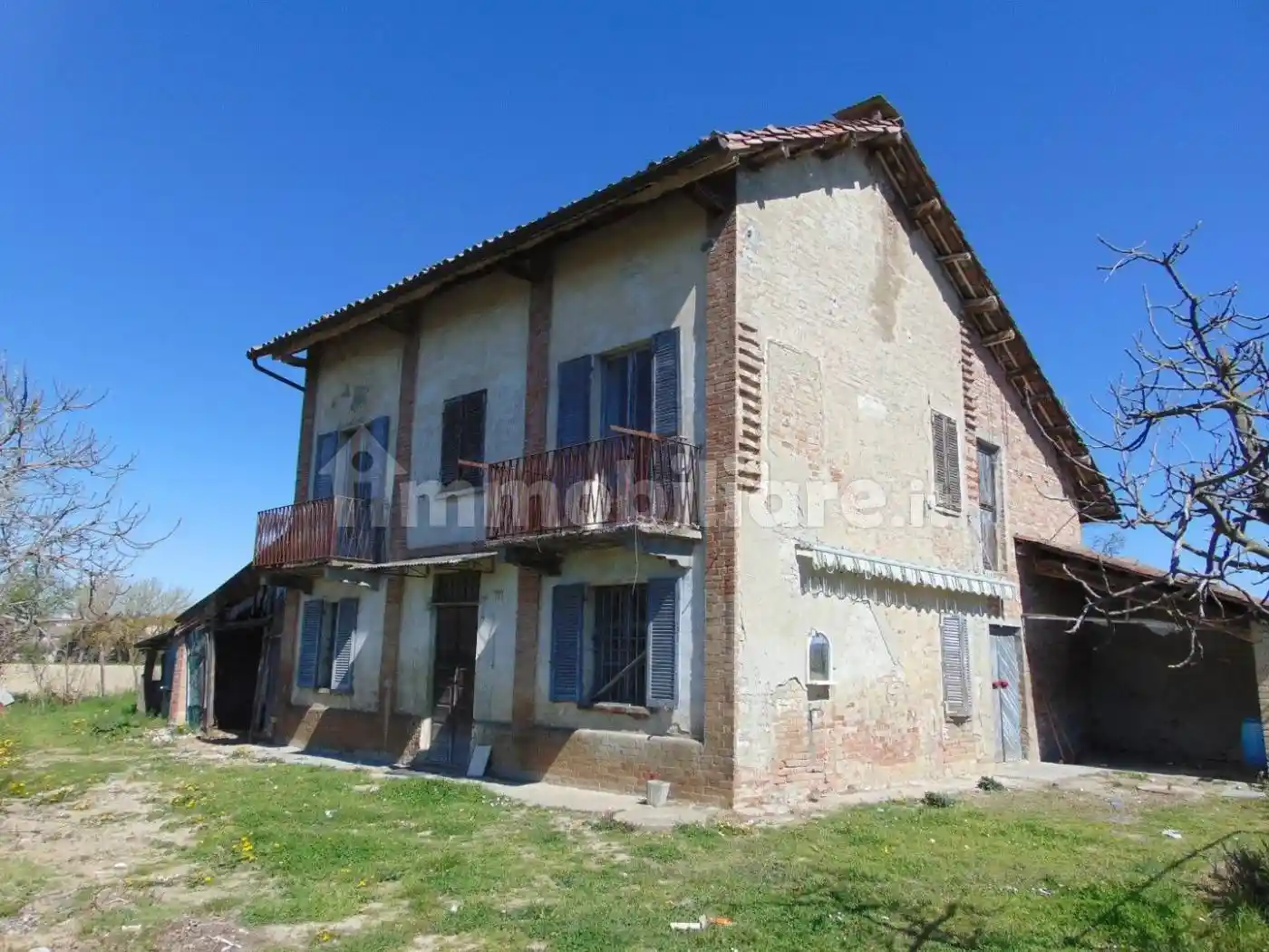 Villa in vendita a Nizza Monferrato