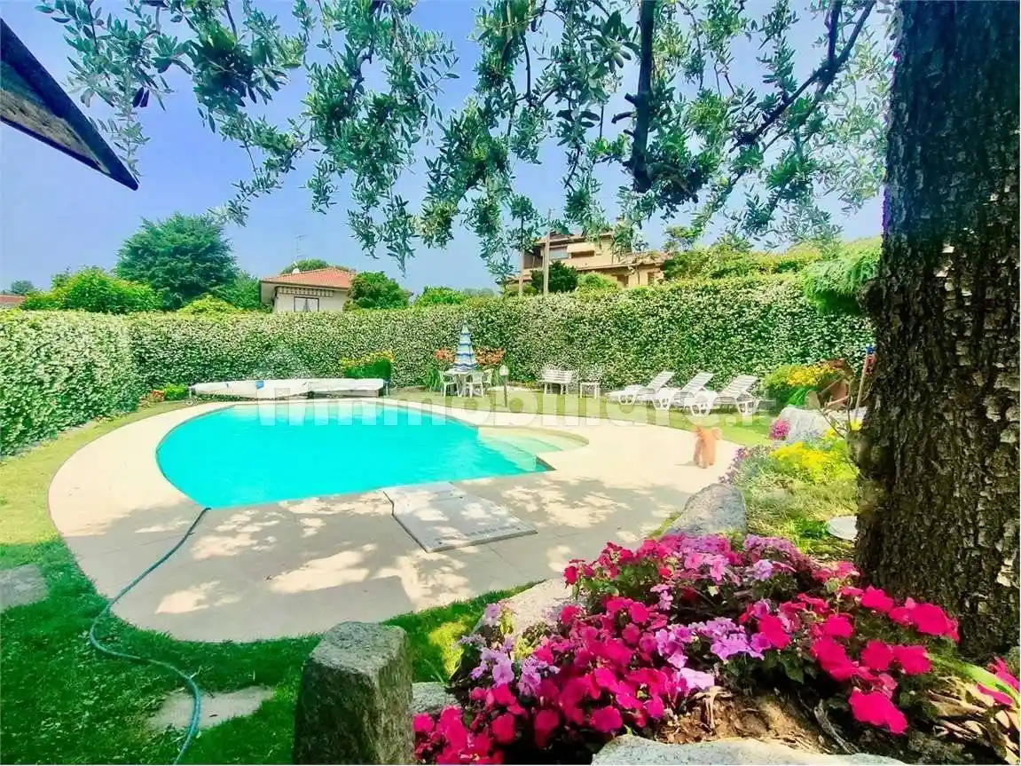 Villa in vendita a Besozzo
