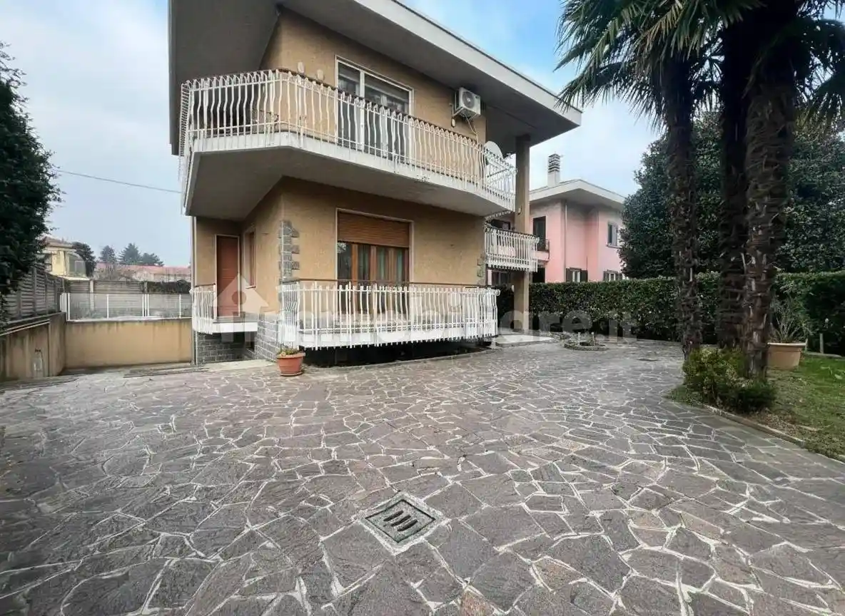 Villa in vendita a Cairate