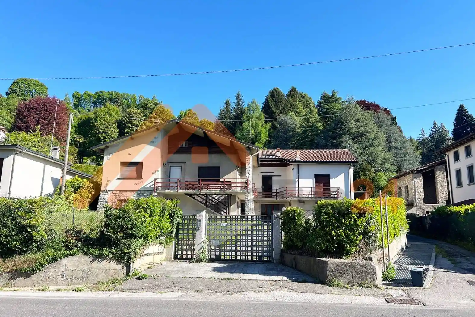 Casa indipendente in vendita a Albese con Cassano