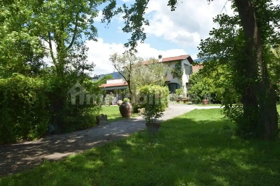 Villa in vendita a Montignoso