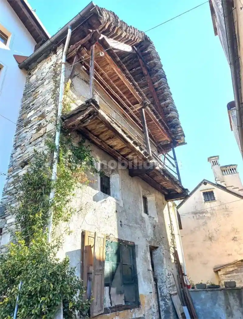 Palazzo - Edificio in vendita a Craveggia