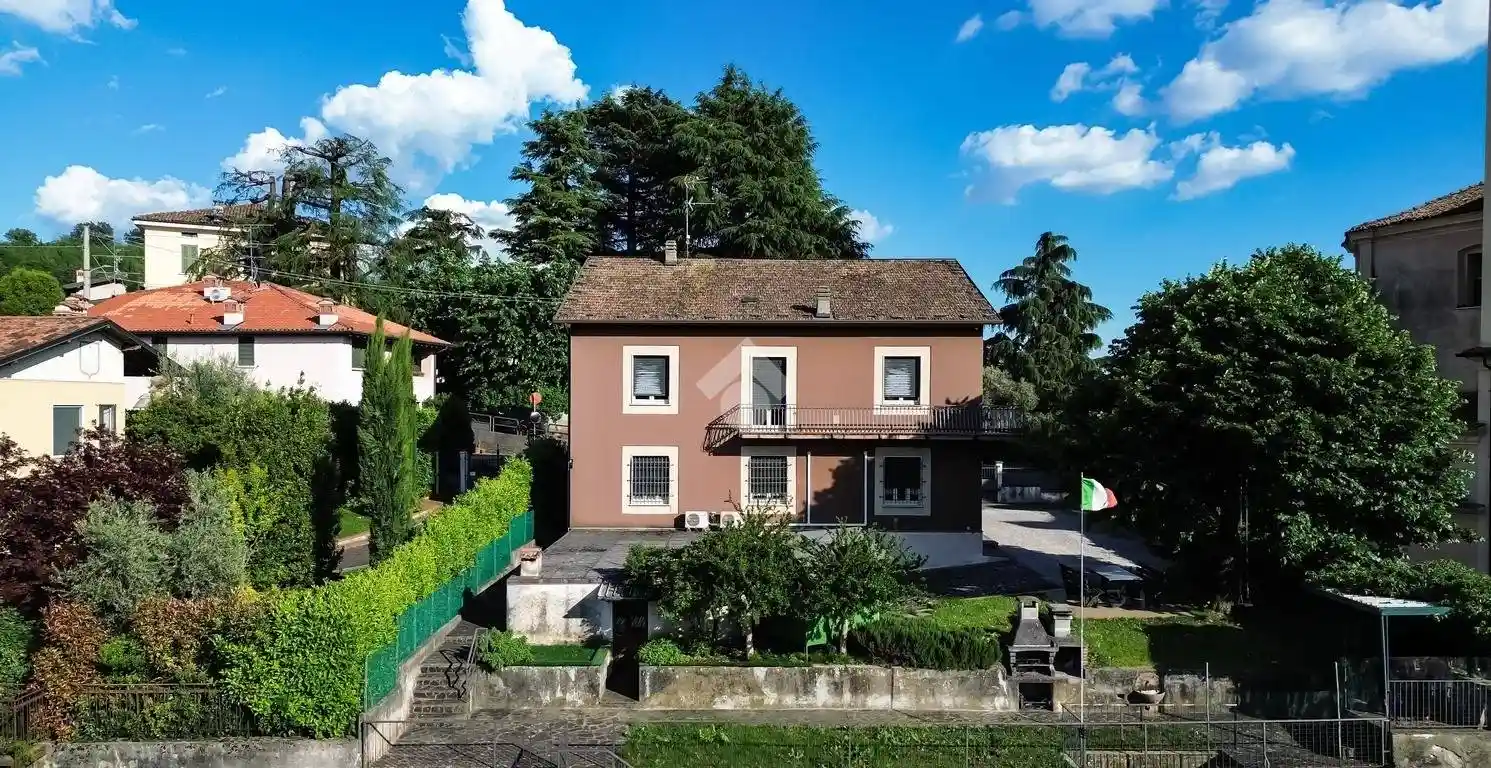 Villa in vendita a Monticelli Brusati