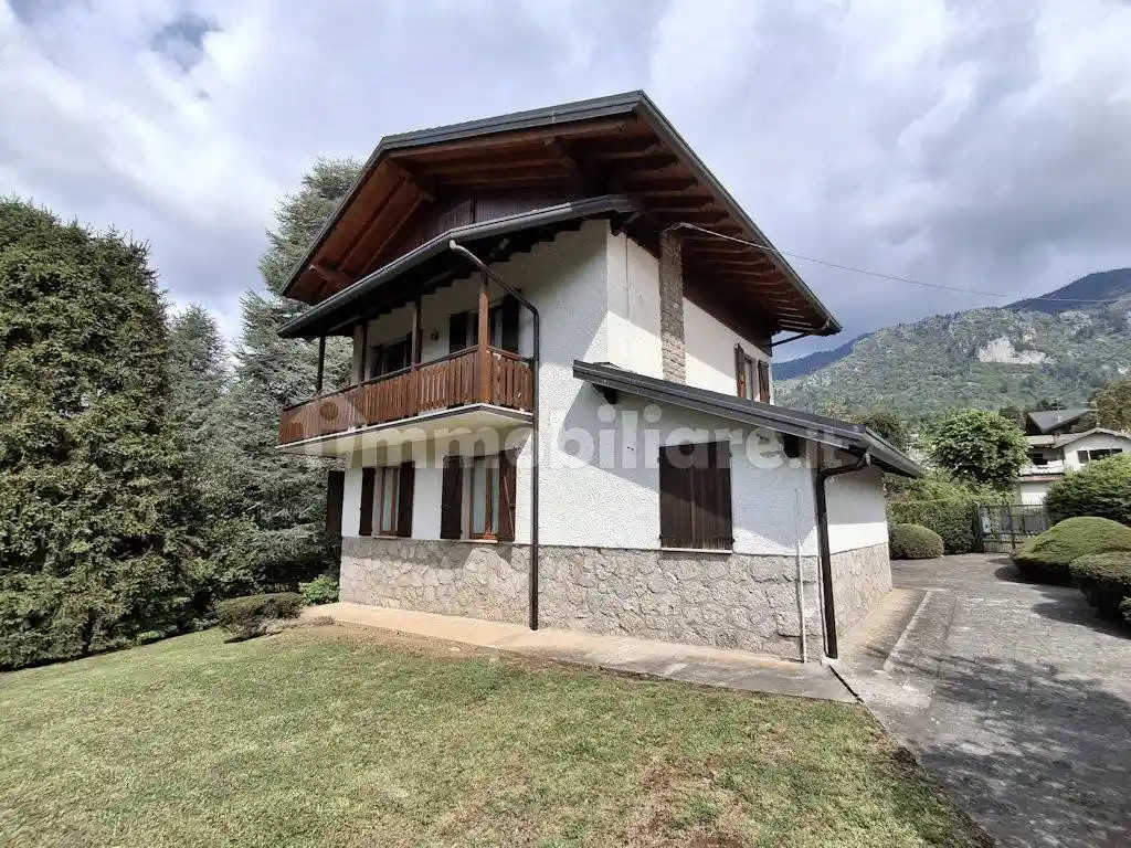 Villa in vendita a Castione della Presolana