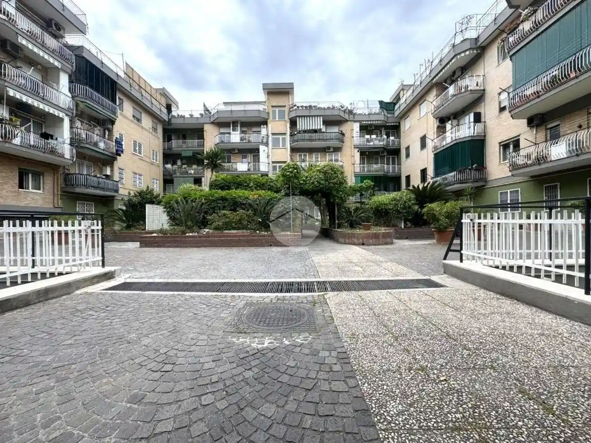 Appartamento in vendita a Napoli