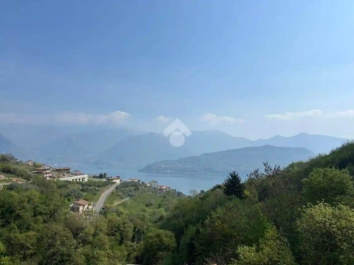 Appartamento in vendita a Tavernola Bergamasca