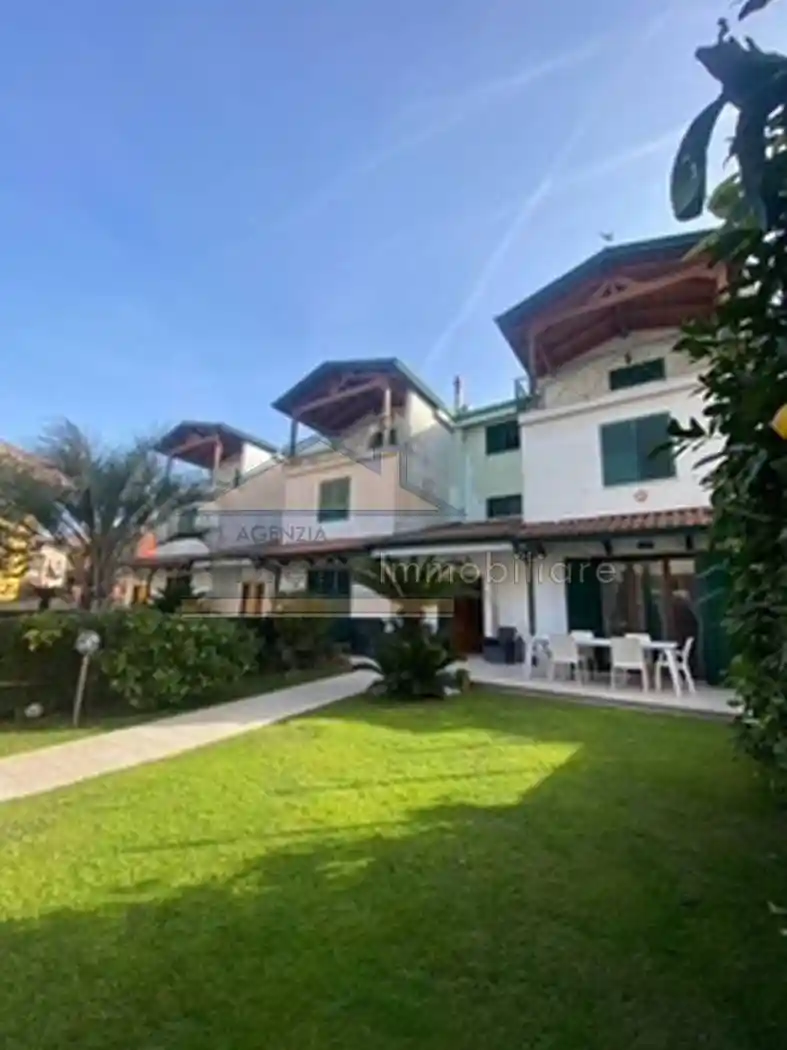 Villa in vendita a Giugliano in Campania