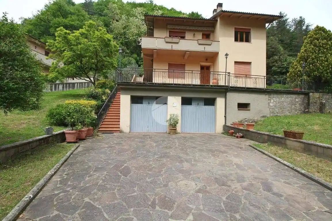 Casa indipendente in affitto a Vernio