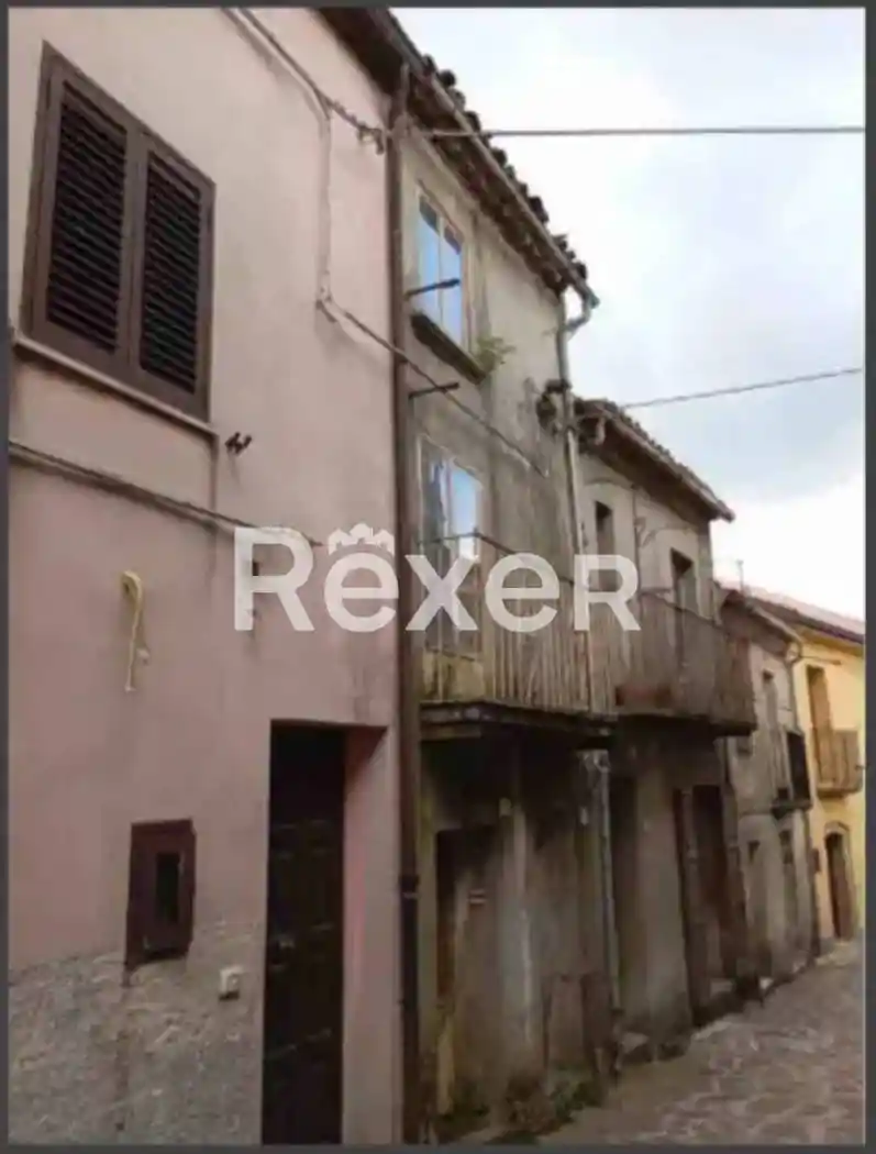 Casa indipendente in vendita a Fabrizia