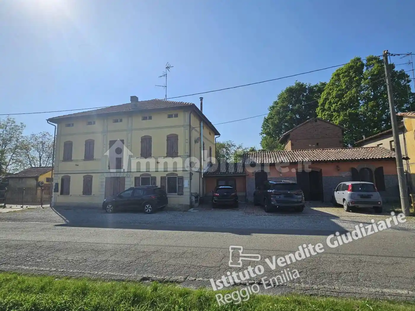 Palazzo - Stabile in vendita a Correggio