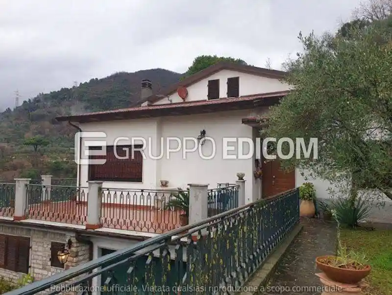 Villa in vendita a Carrara