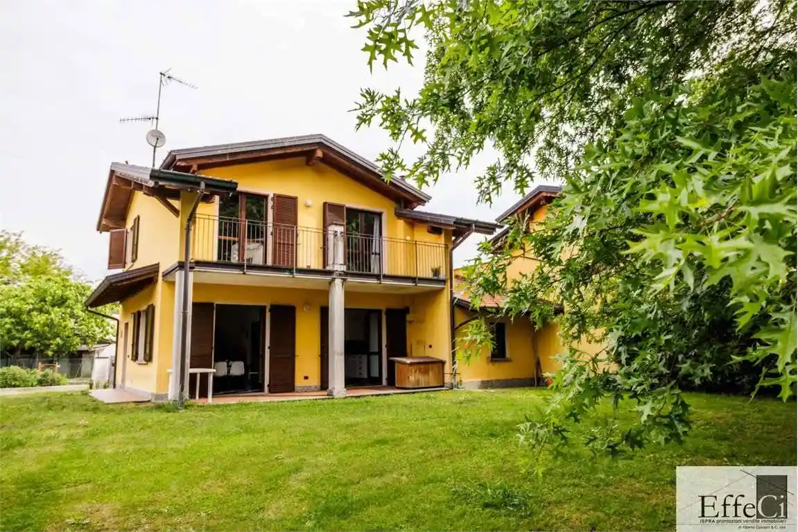 Villa in vendita a Ispra