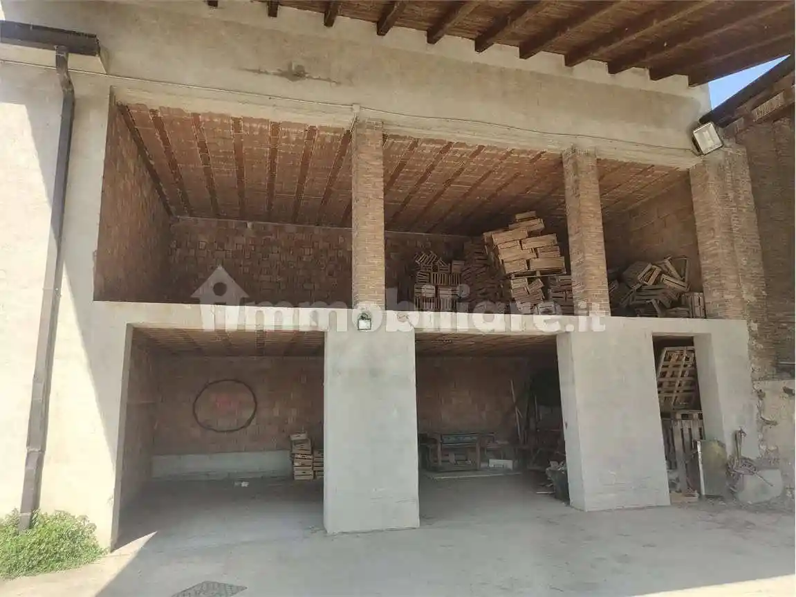 Rustico - Casale in vendita a Verona