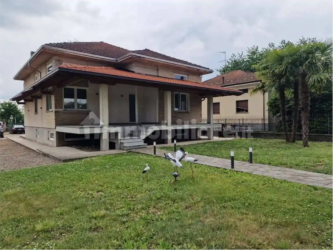 Villa in vendita a Fontaneto d'Agogna