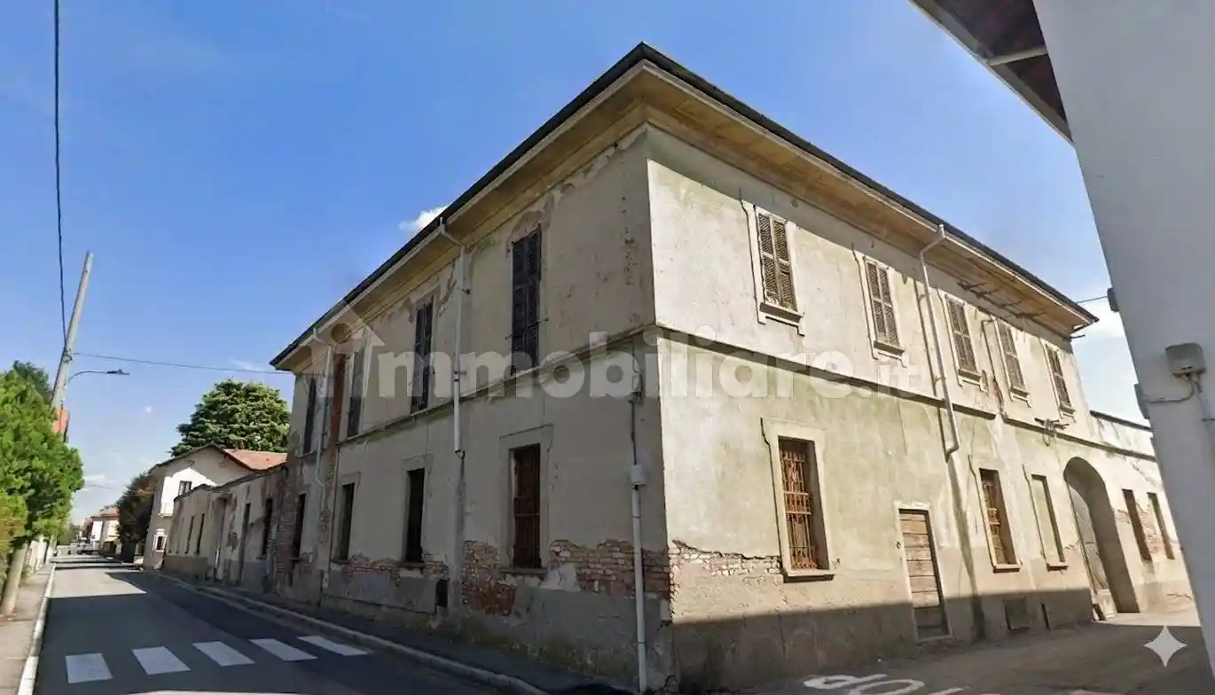 Palazzo - Edificio in vendita a Lonate Pozzolo