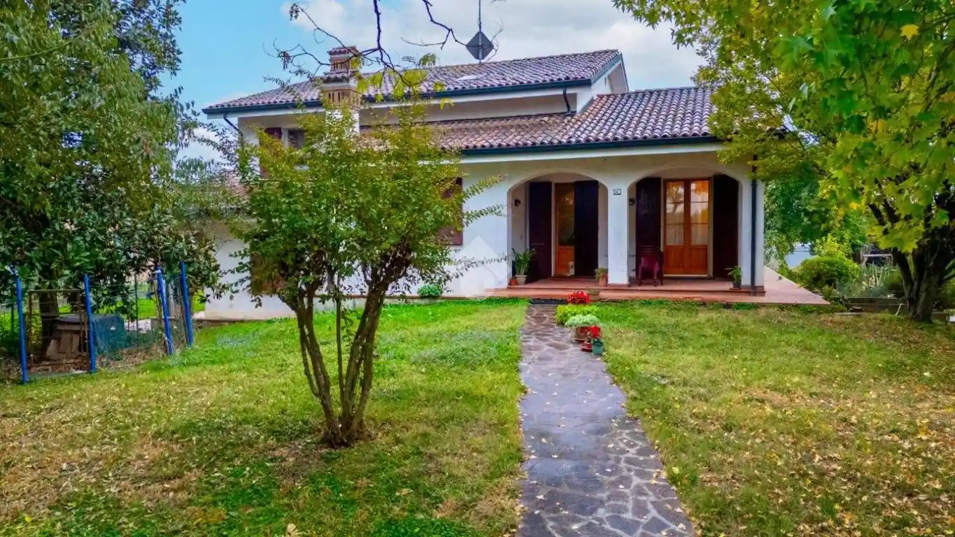 Casa indipendente in vendita a Guastalla