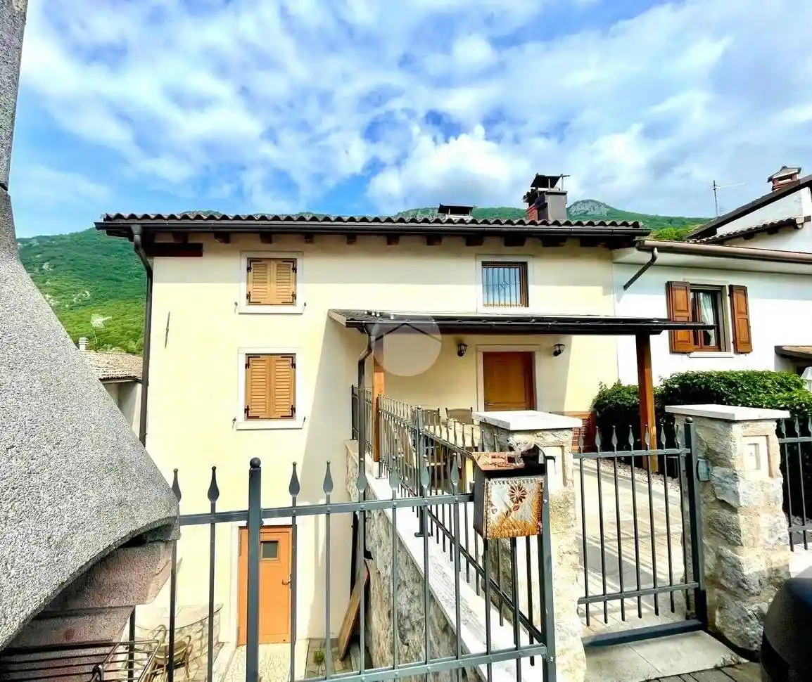 Rustico - Casale in vendita a Caprino Veronese