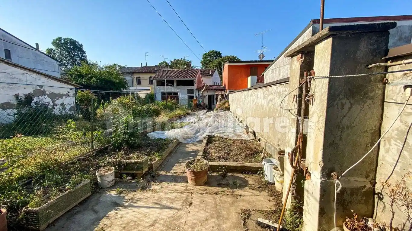 Casa indipendente in vendita a Rivarolo del Re ed Uniti