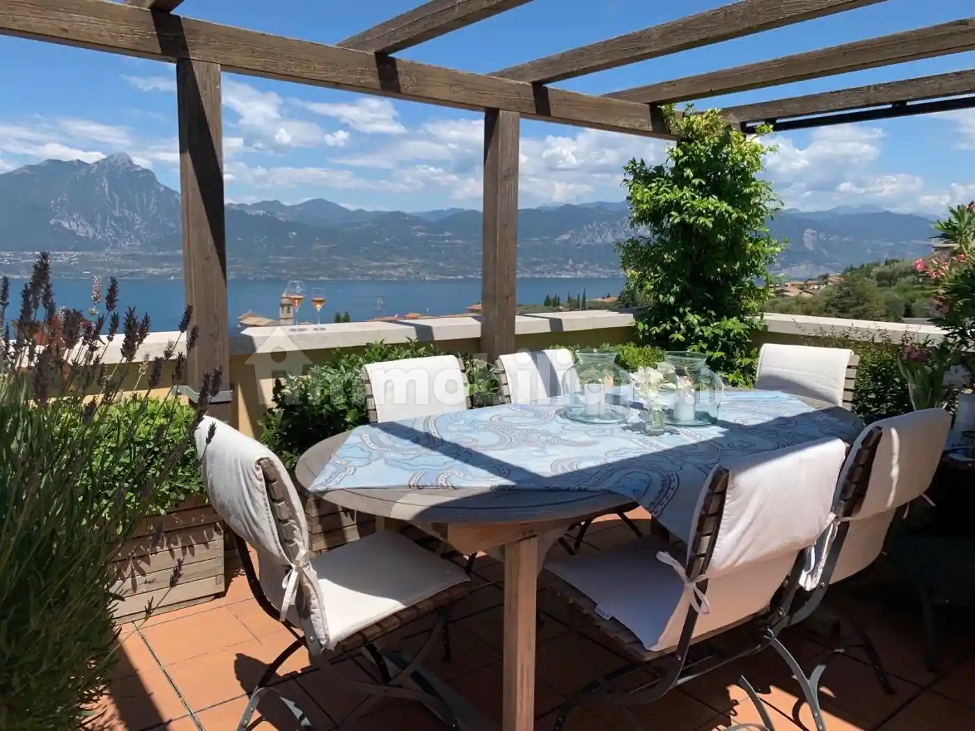 Casa indipendente in vendita a Torri del Benaco
