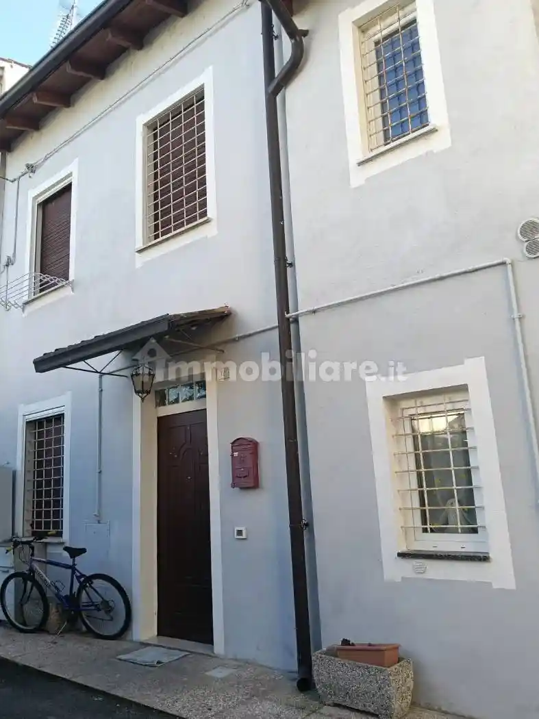 Casa indipendente in vendita a Sale