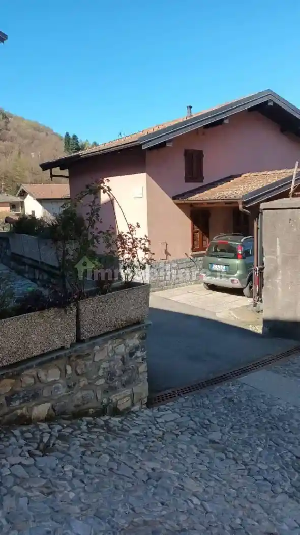 Villa in vendita a Bene Lario