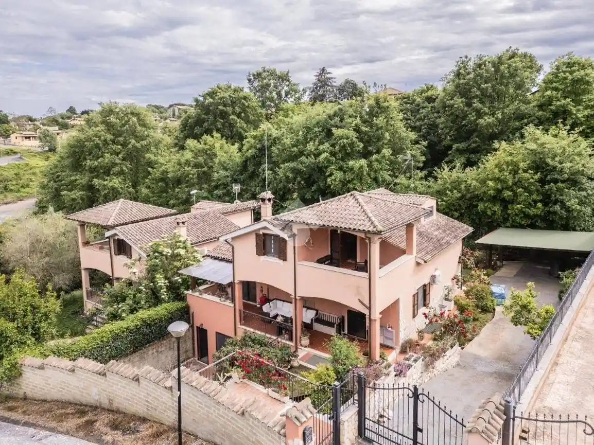 Villa in vendita a Bracciano