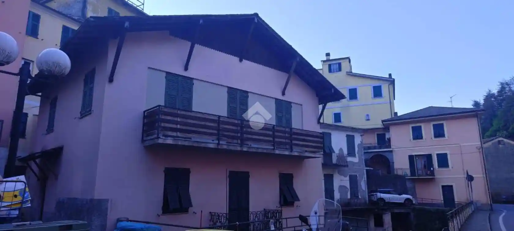 Appartamento in vendita a Borzonasca