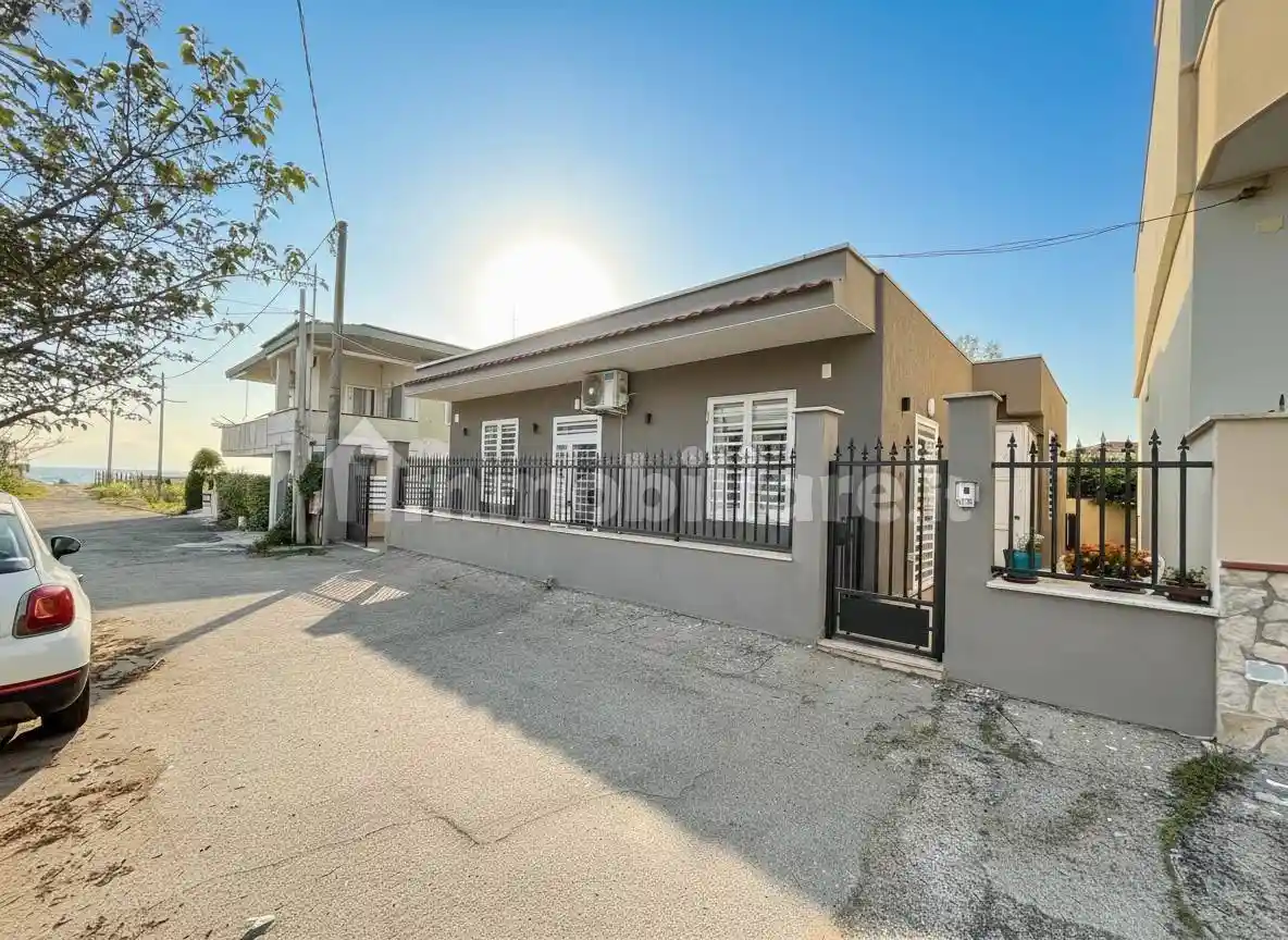 Villa in vendita a Mondragone