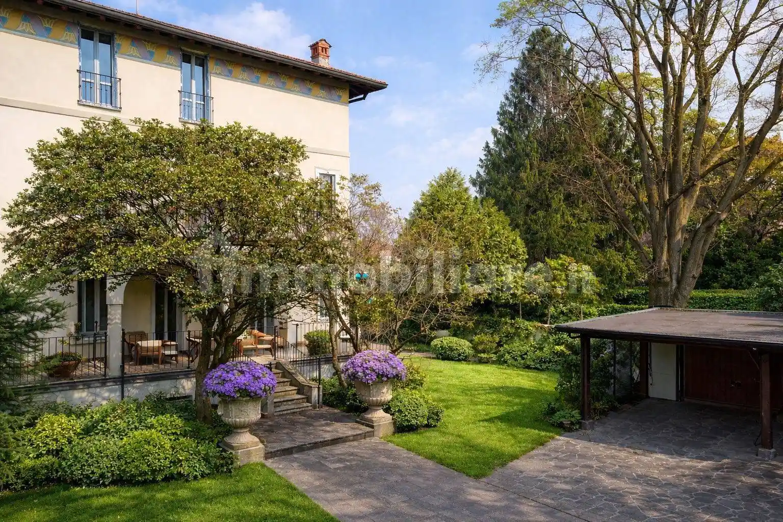 Villa in vendita a Arcore