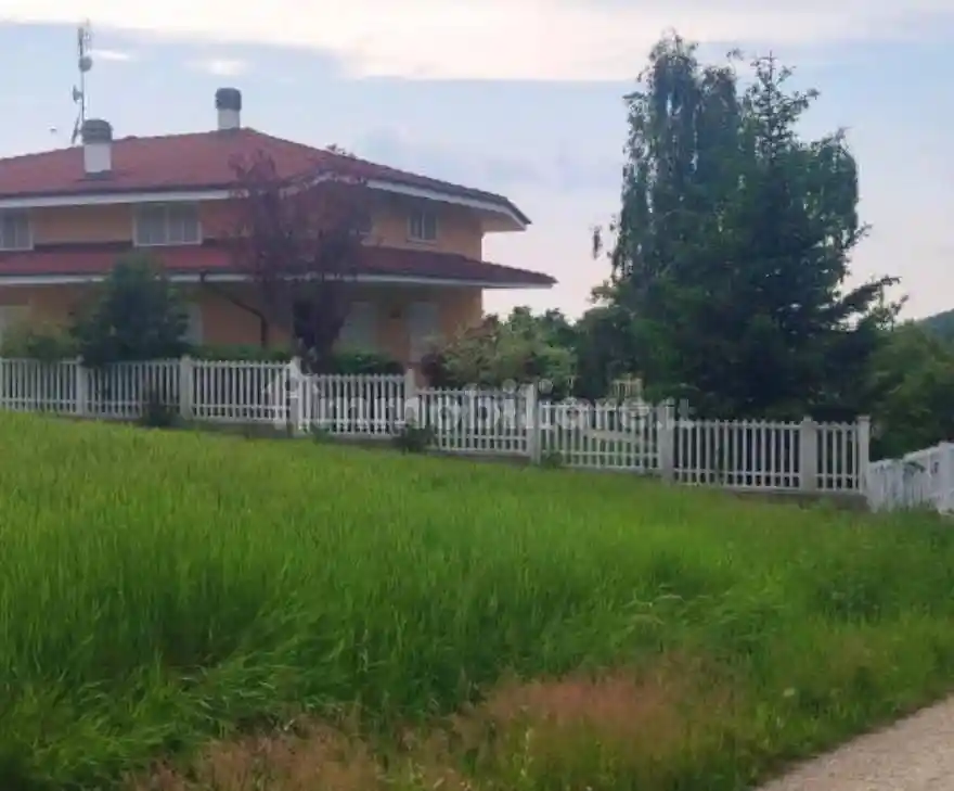Villa in vendita a Serravalle Langhe