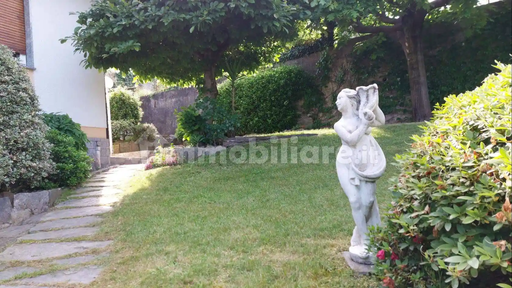 Villa in vendita a Nebbiuno
