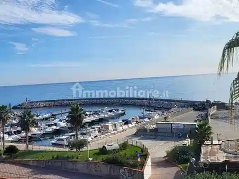 Appartamento in vendita a Borghetto Santo Spirito