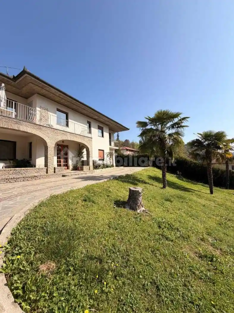 Villa in vendita a Vezza d'Alba