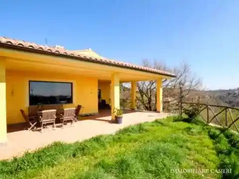 Villa in vendita a Castelnuovo di Porto