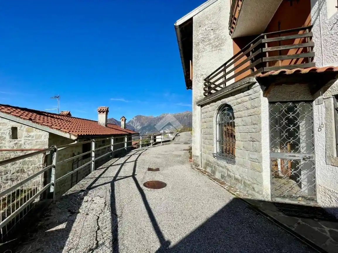 Casa indipendente in vendita a Lusevera