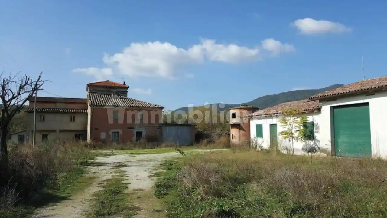 Rustico - Casale in vendita a Perugia