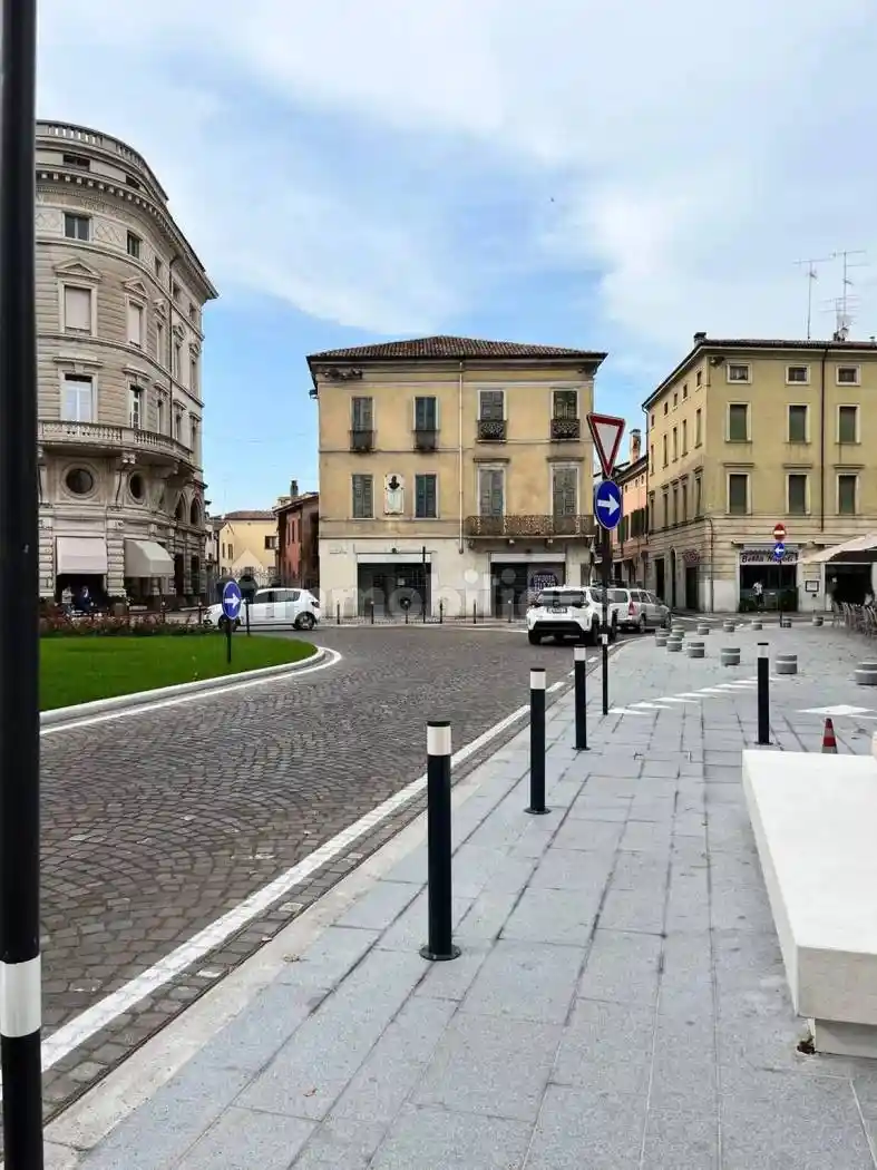 Palazzo - Edificio in vendita a Mantova