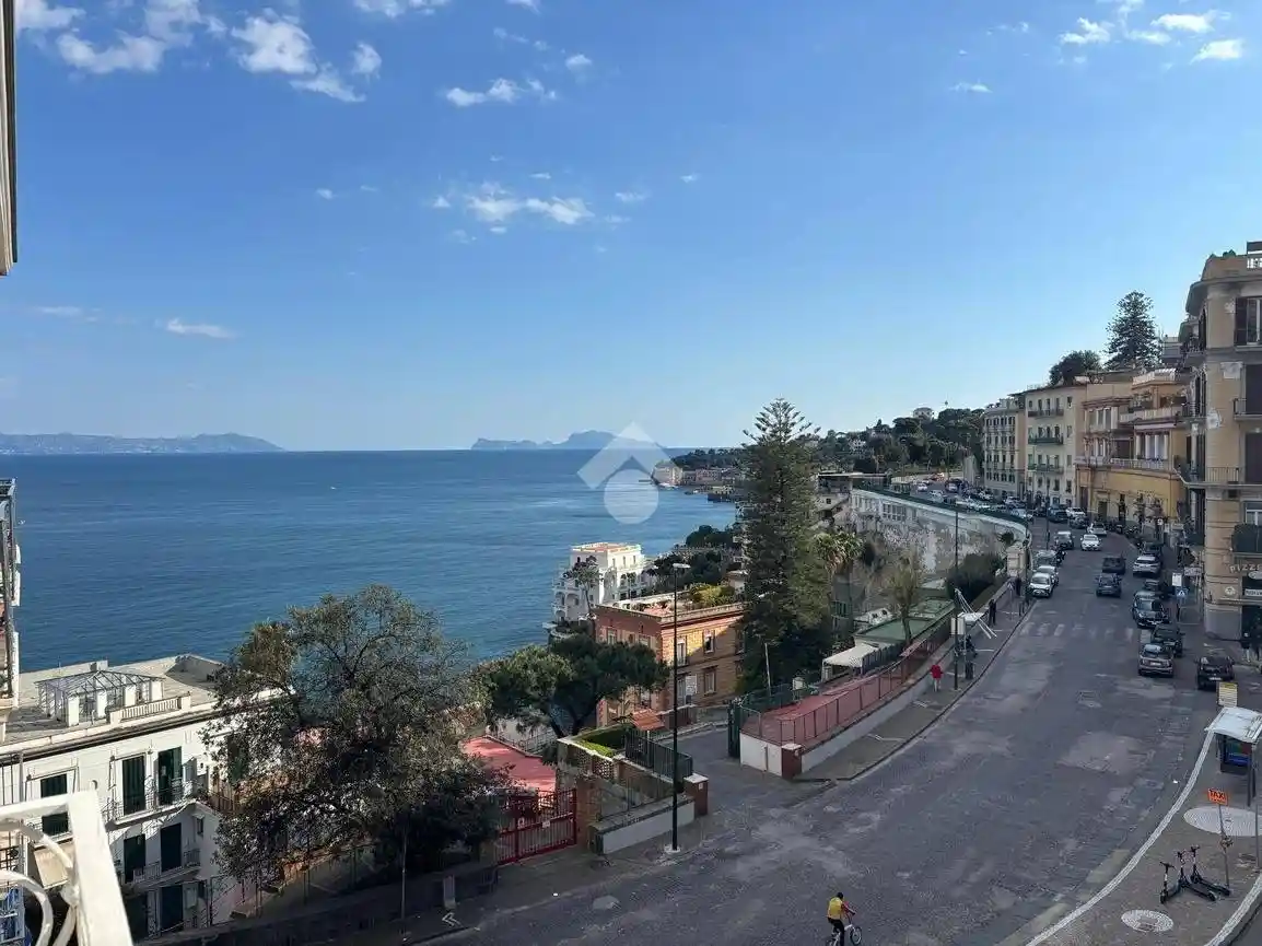 Appartamento in vendita a Napoli