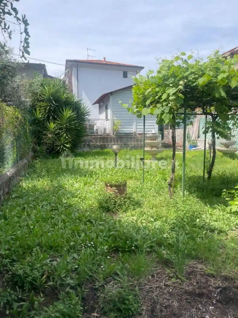 Casa indipendente in vendita a Luni