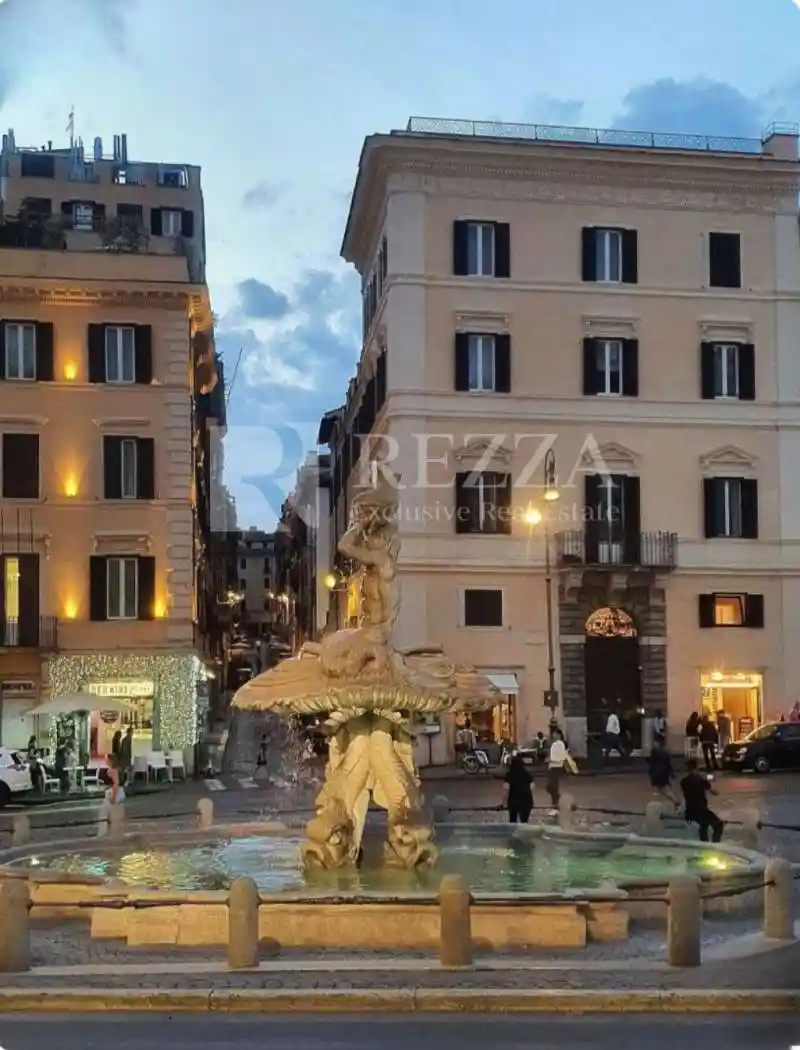 Palazzo - Edificio in vendita a Roma