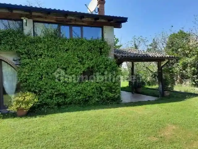 Villa in vendita a Gazzola