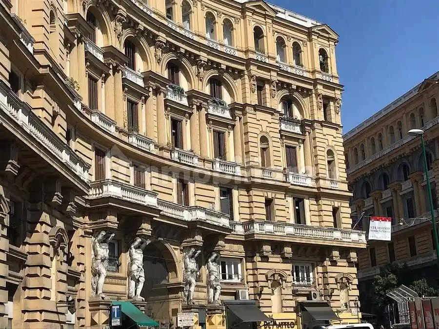 Appartamento in vendita a Napoli