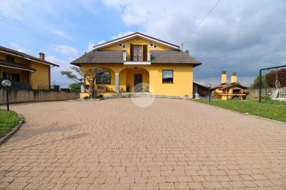 Villa in vendita a Sanfrè