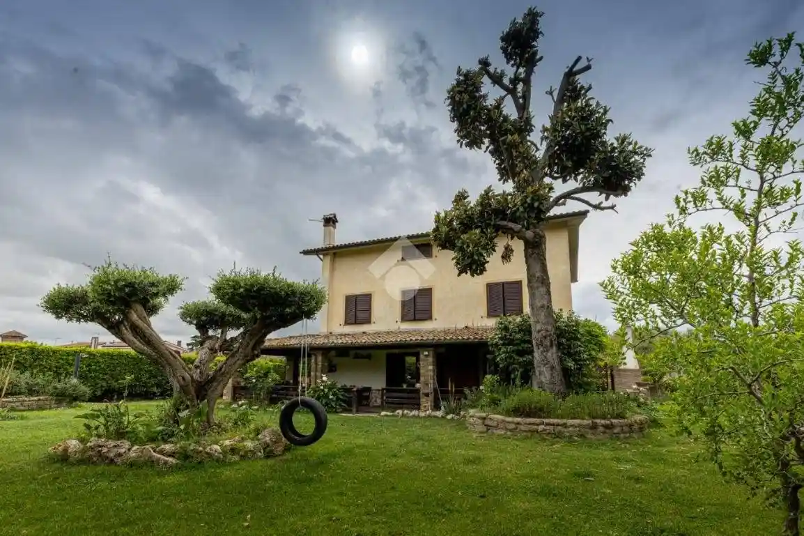 Villa in vendita a Anguillara Sabazia