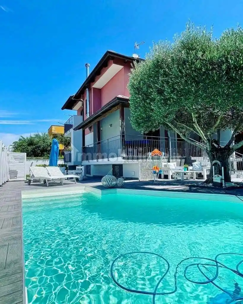 Villa in vendita a Giugliano in Campania
