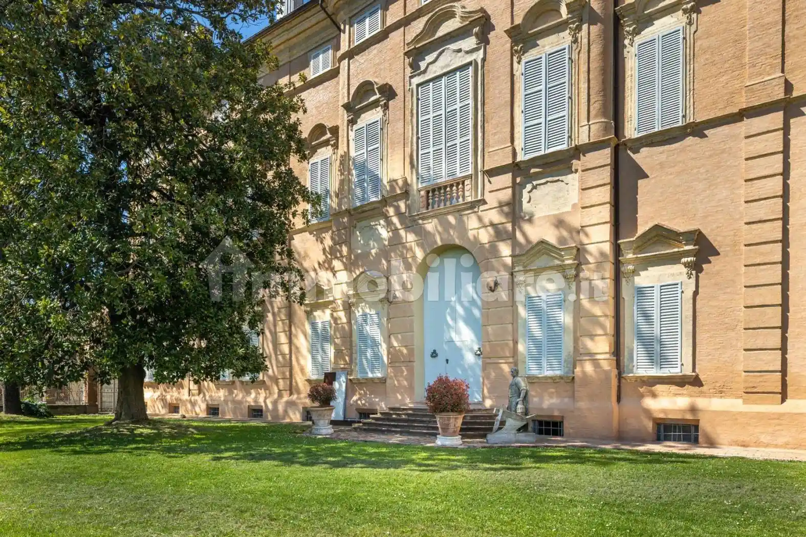 Palazzo - Edificio in vendita a Finale Emilia