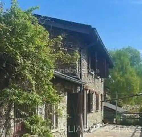 Villa in vendita a Maccagno con Pino e Veddasca
