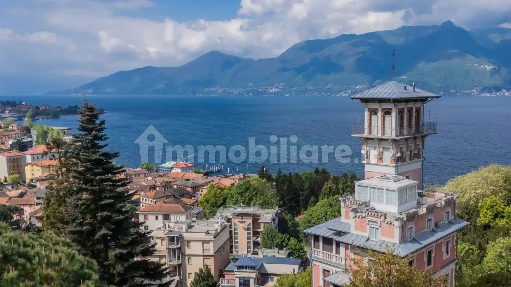 Villa in vendita a Luino